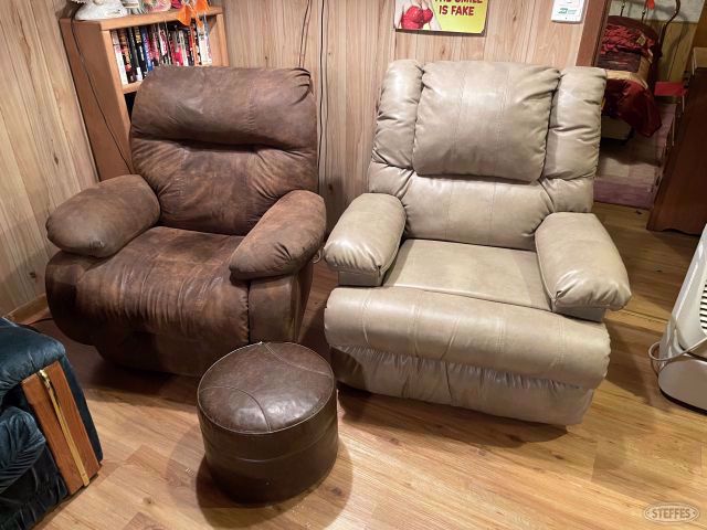 (2) Leather recliners w/lamp, #2980